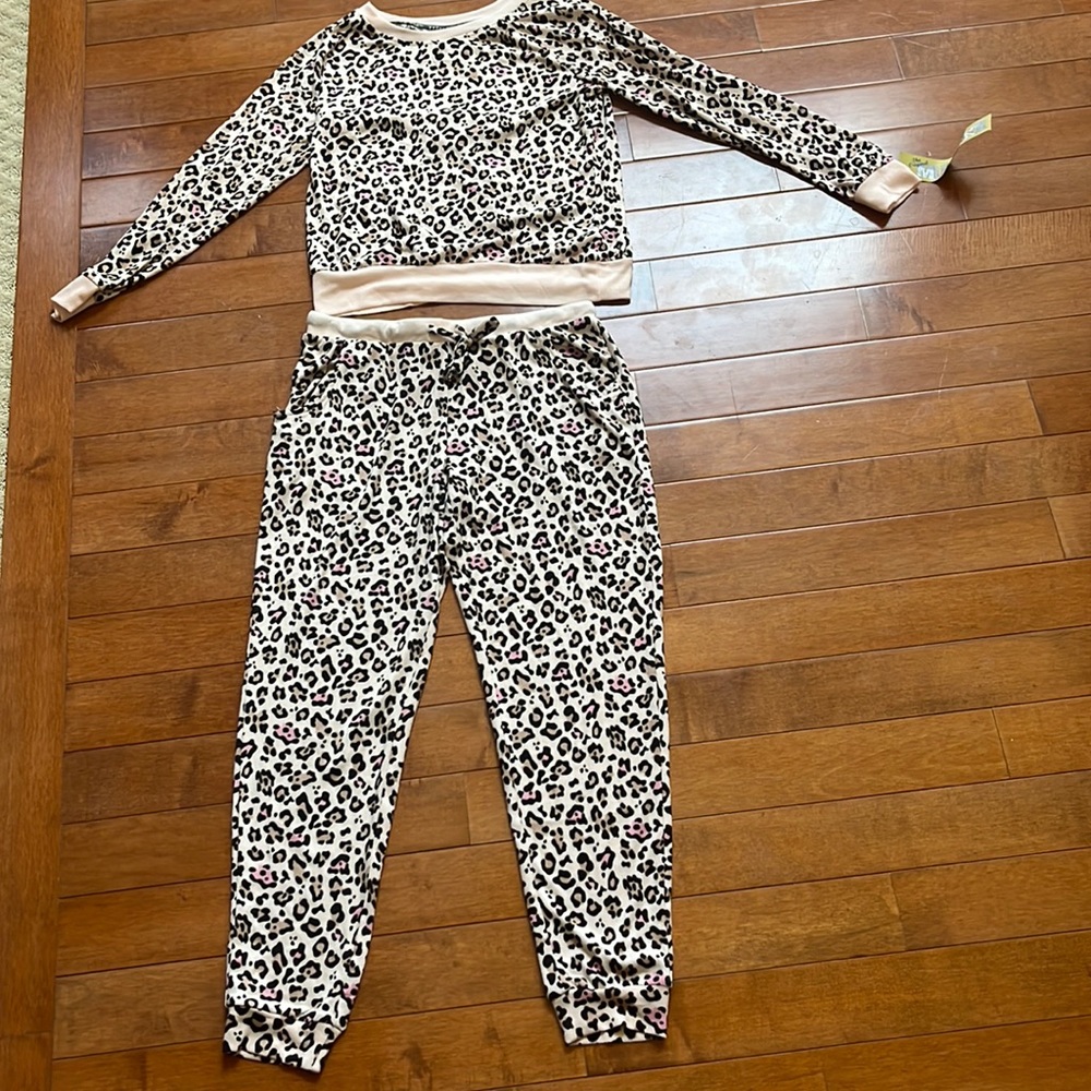 Muk Luks pajama set